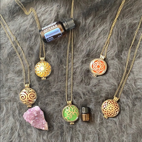 Aromatherapy Essential Oil Diffuser Locket - Picture 2 of 2